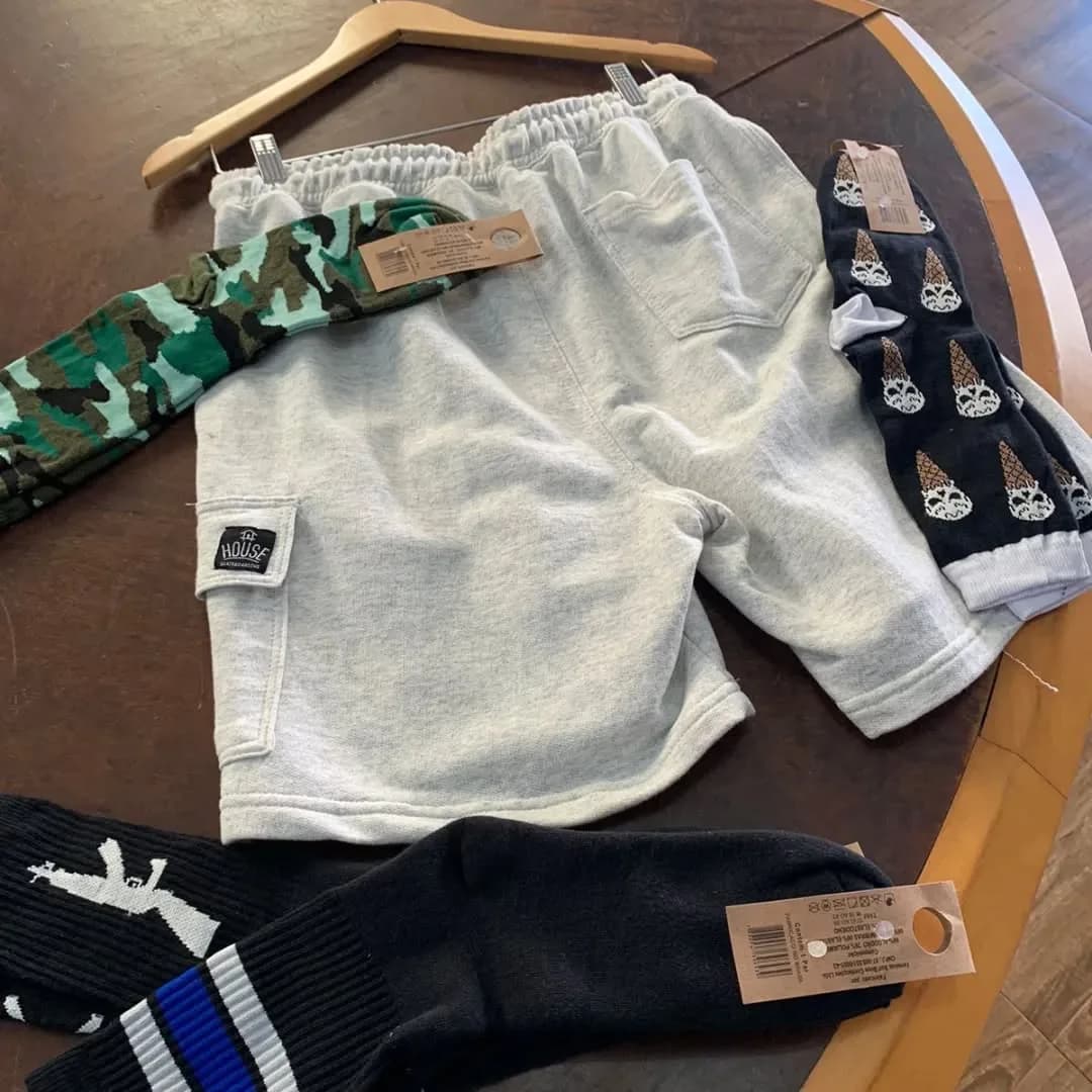 Kit bermudas de moletom e meias